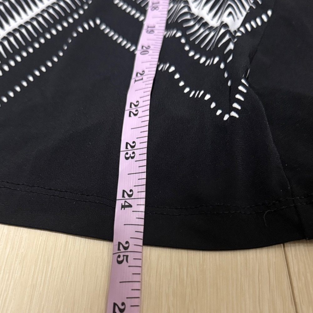 3/$10 Chico's Black and White Chevron Blouse - Picture 5 of 7